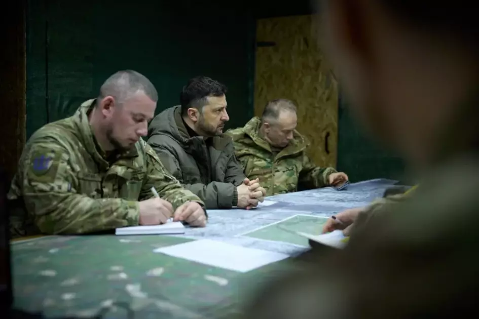 Зеленський вручив Денису Прокопенку погони бригадного генерала під час візиту до бійців «Азову» - 1