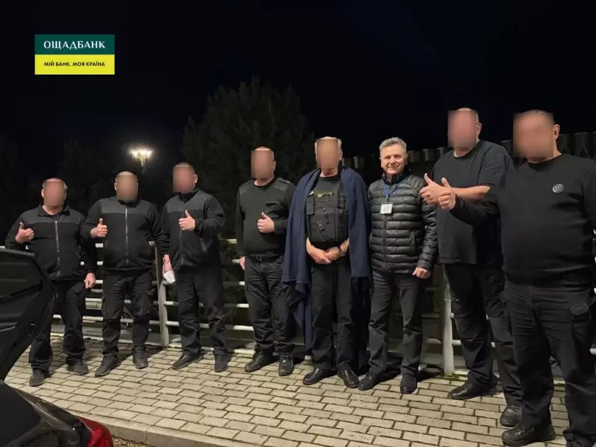 Затримані в Угорщині інкасатори «Ощадбанку» повернулися додому: гроші та золото залишилися в Будапешті - 1