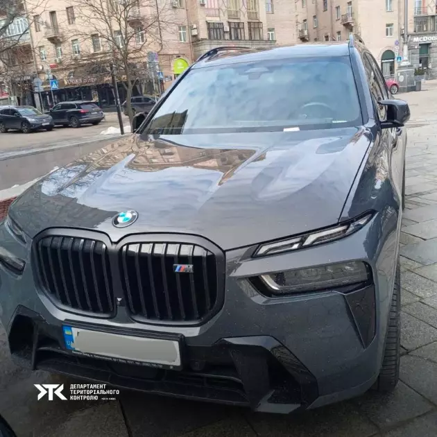 У Києві машини на Хрещатику одразу поїдуть на штрафмайданчики - 1