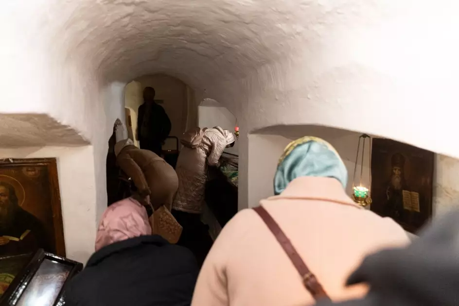 Після тривалої перерви: у Лаврі відкрили Ближні печери і провели першу молитву за Україну - 7