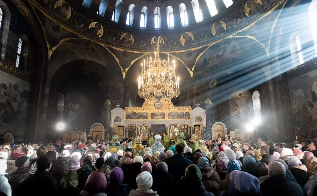 Після тривалої перерви: у Лаврі відкрили Ближні печери і провели першу молитву за Україну - 1