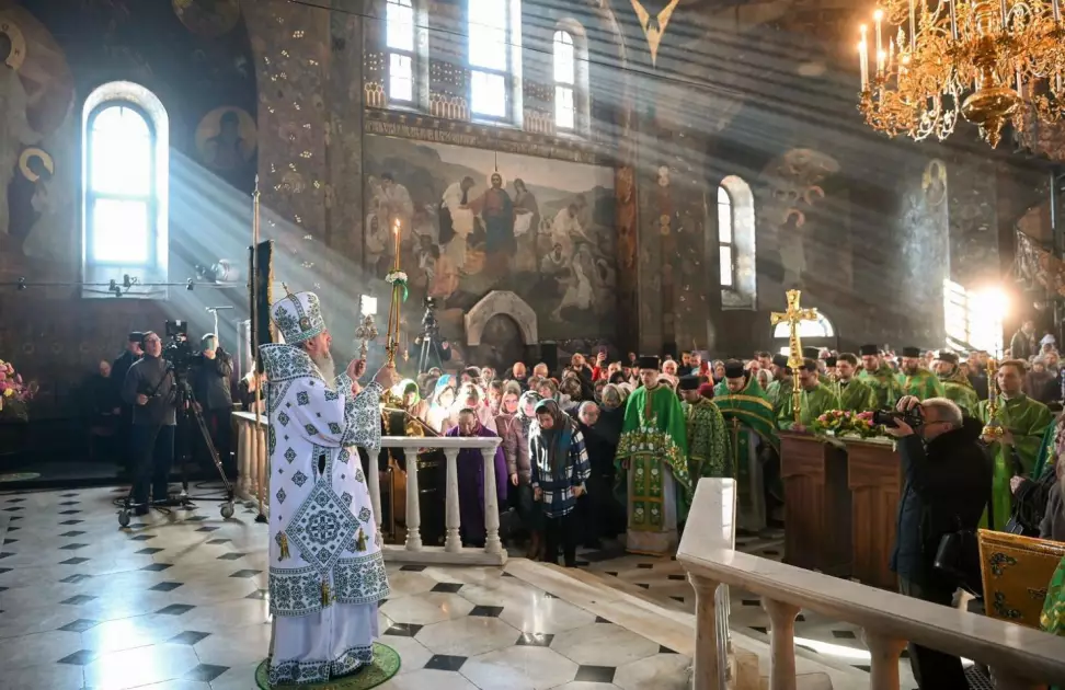 Після тривалої перерви: у Лаврі відкрили Ближні печери і провели першу молитву за Україну - 2