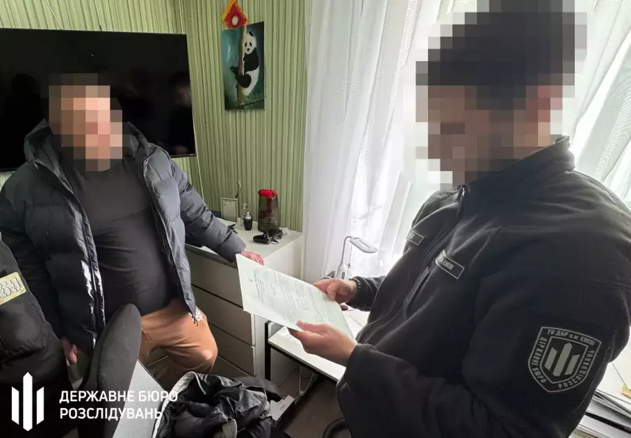 Автомати з фронту на продаж: у Києві викрили військового з двома АК-74 - 2