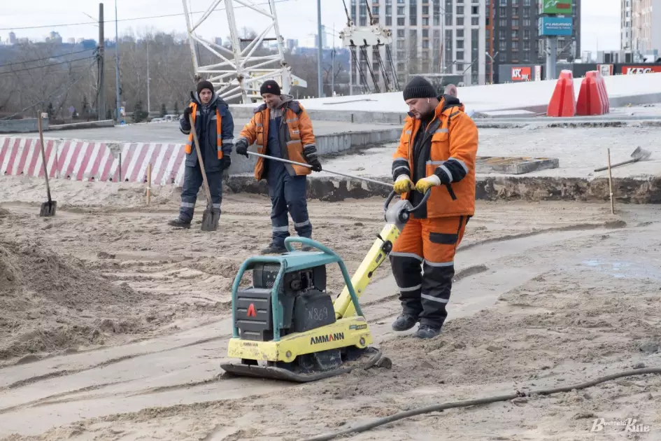 Капітальний ремонт шляхопроводу біля метро «Осокорки»: роботи триватимуть до серпня 2026 року - 7
