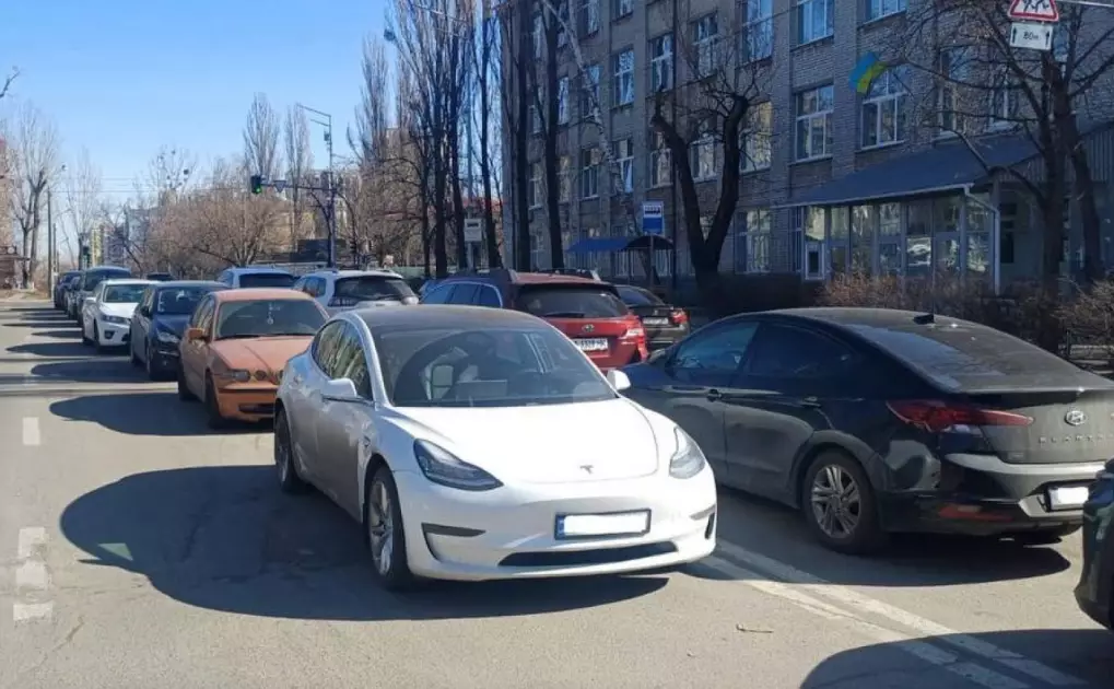 Місто не стихійна стоянка: на Печерську наклали штрафи за неправильне паркування - 1