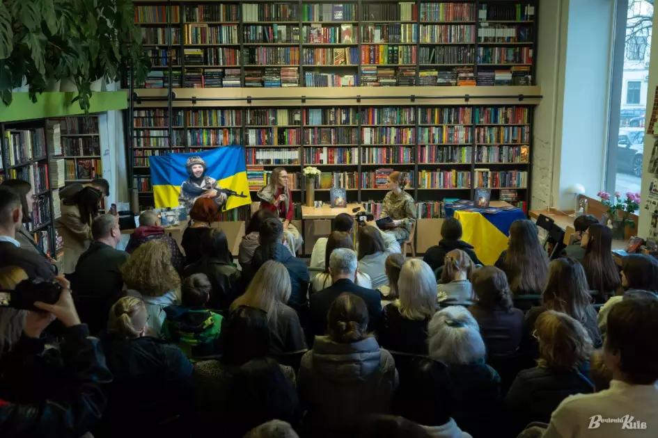 У Києві військова Оксана Рубаняк презентувала книгу про дітей війни та пам’ять про полеглого командира - 2