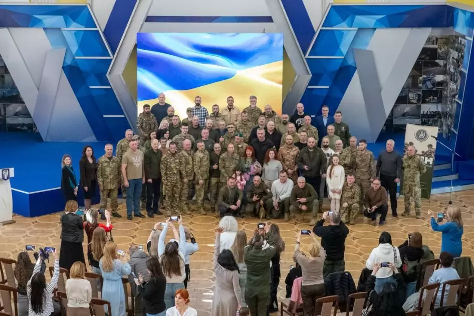 Кличко нагородив столичних добровольців медалями «Честь. Слава. Держава» - 6