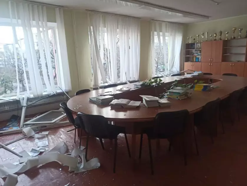 Наслідки атаки на Київщині: пошкоджено п’ять навчальних закладів в Обухівському районі - 1