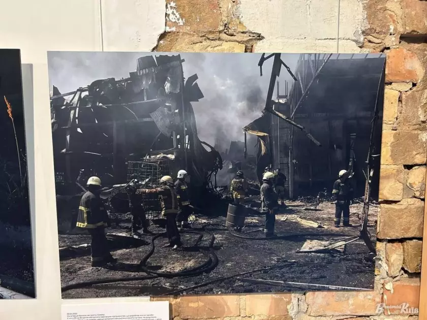 «До світла»: у Києві відкрили фотовиставку Ліберових про героїзм енергетиків та рятувальників цієї зими - 4