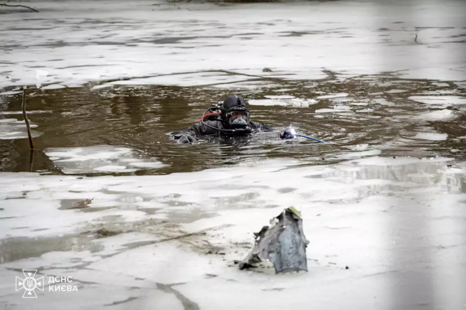 Підводний вибух у Києві: водолази знайшли уламки ворожої ракети — ФОТО - 1