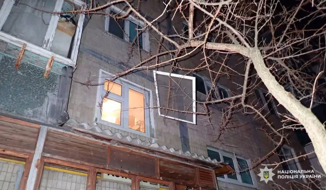 У Києві затримали двох зухвалих нападників, які погрожували ножем пенсіонерці - 2