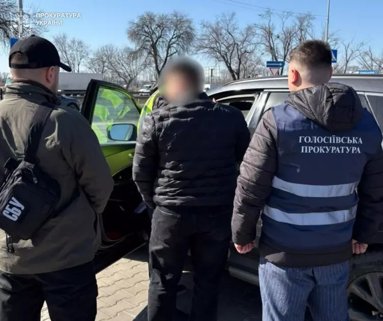 У Києві ексдиректор КП «Голосіїво-будінвест» підозрюється у хабарництві на $17 500 - 3
