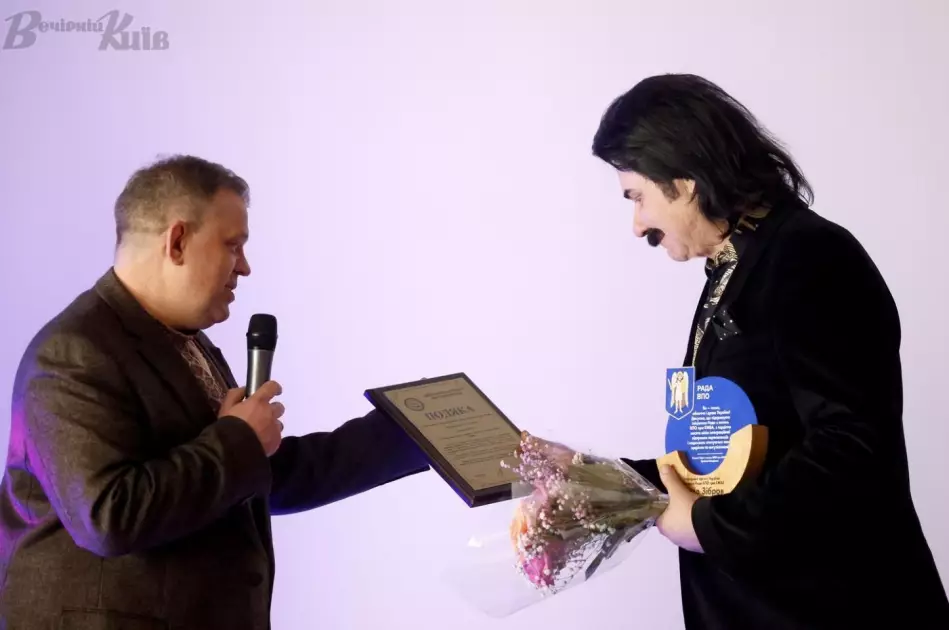 Тепла зустріч для переселенців у Києві: Павло Зібров заспівав і поспілкувався з гостями - 6