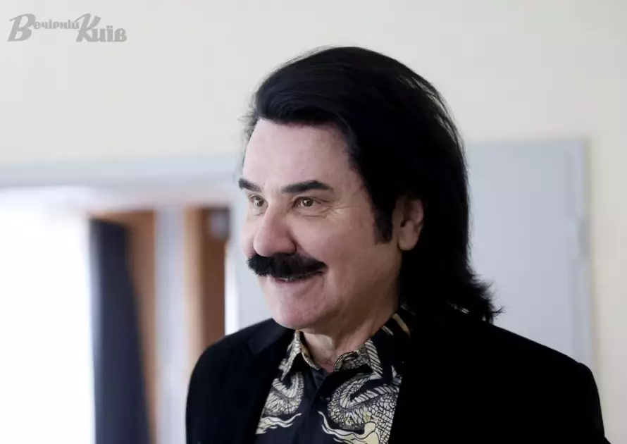 Тепла зустріч для переселенців у Києві: Павло Зібров заспівав і поспілкувався з гостями - 3