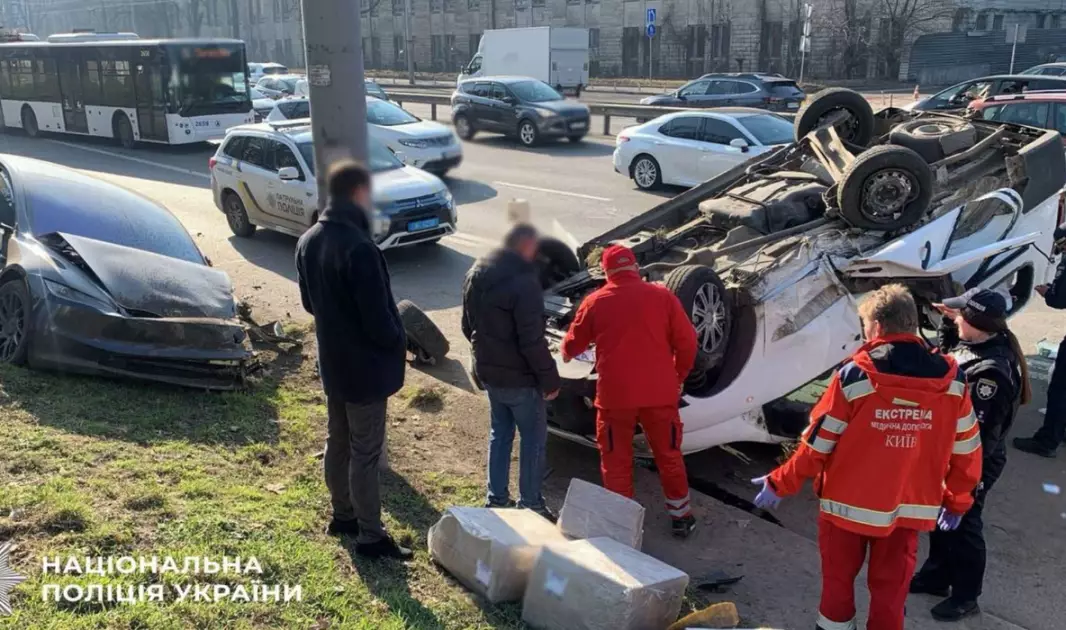 Ранковий колапс на виїзді з Києва: ДТП паралізувала проспект Берестейський - 1