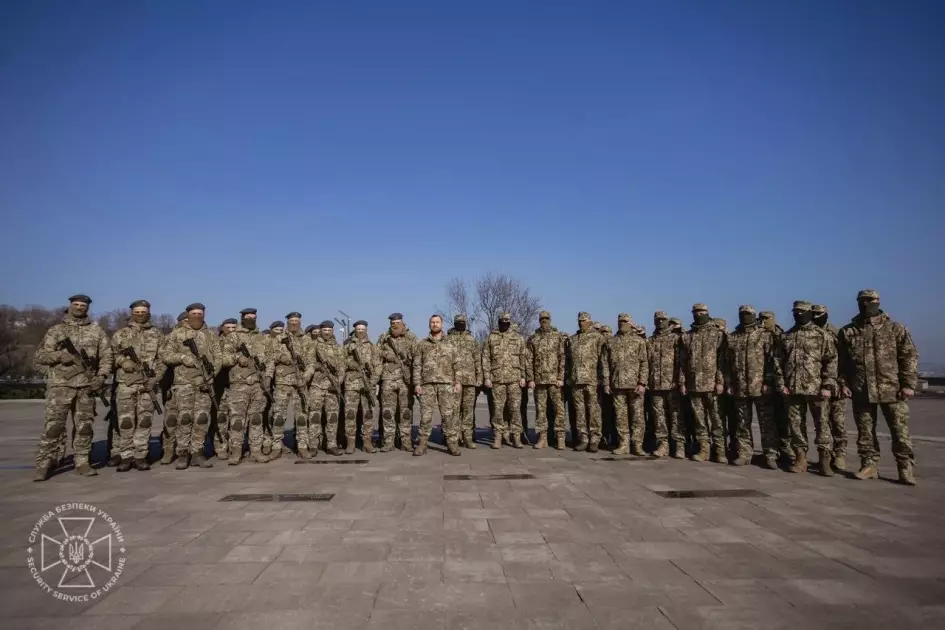 Київ вшанував СБУ: на Алеї захисників з’явився меморіал для співробітників спецслужби - 1