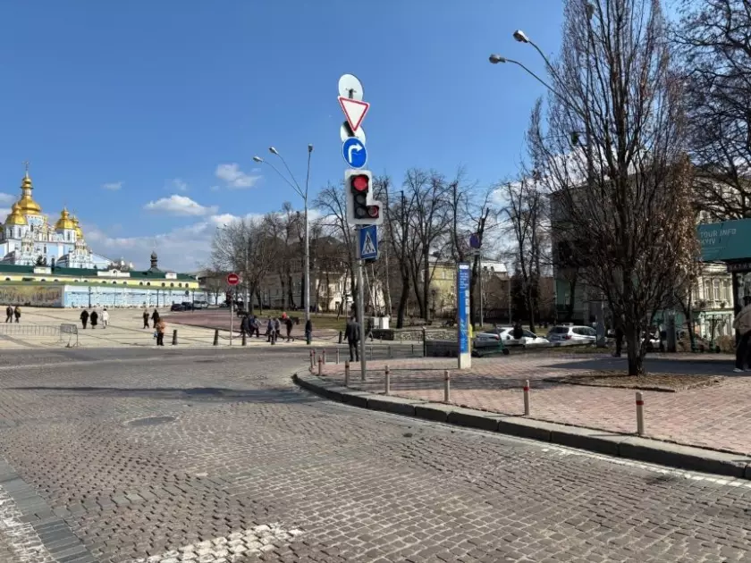 Світлофор, який неможливо “не помітити”: у центрі Києва тестують новий стандарт - 1