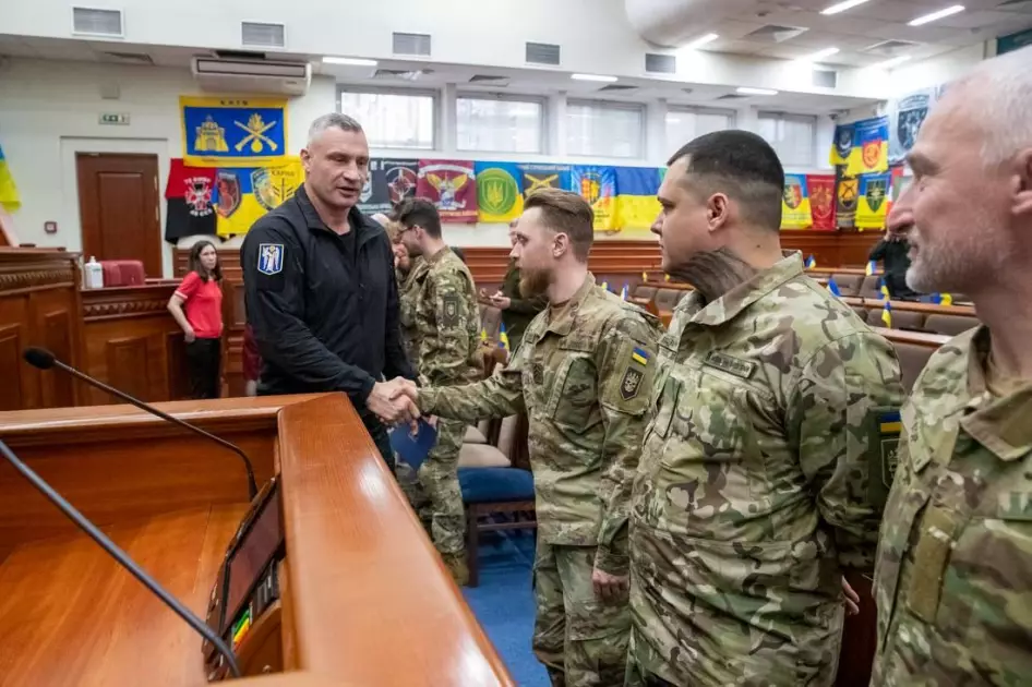 Кличко відзначив «азовців»: у Київраді нагородили 11 військових за героїзм - 3