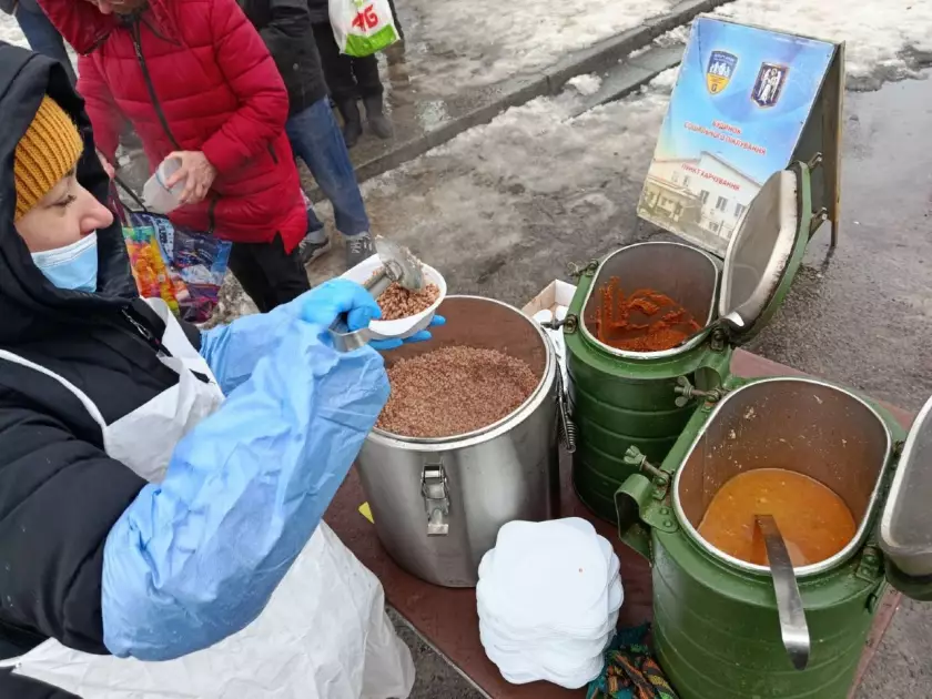 200 гарячих обідів щодня: підсумки зимового соціального патрулювання Києва - 7