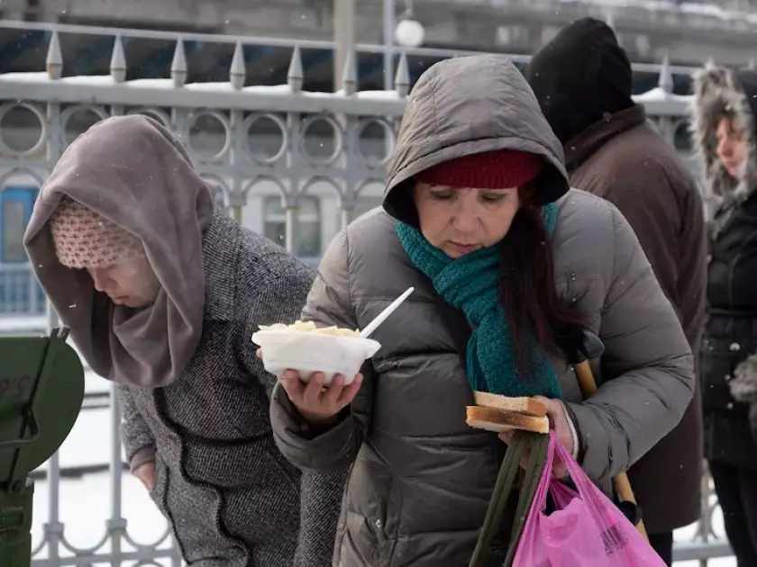 200 гарячих обідів щодня: підсумки зимового соціального патрулювання Києва - 1