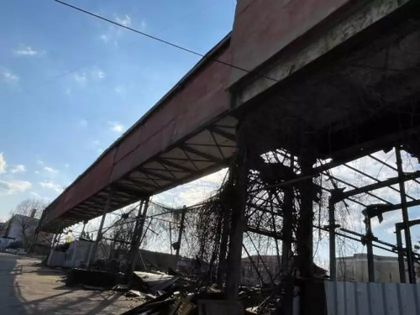 Кінець епохи: у Києві зносять останній цех мотозаводу - 2