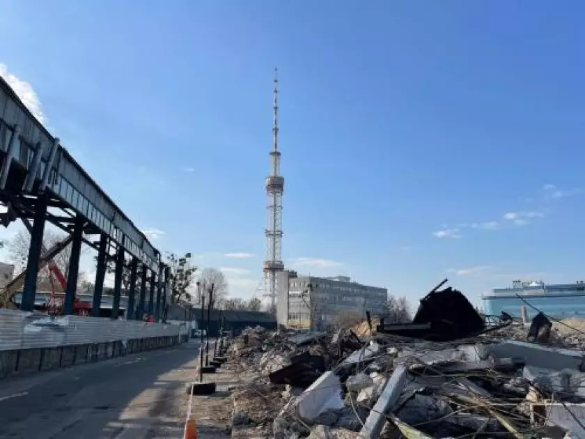 Кінець епохи: у Києві зносять останній цех мотозаводу - 1