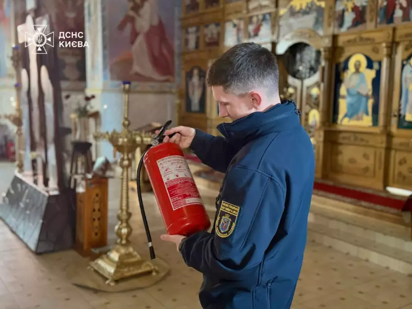 Перед Великоднем рятувальники перевіряють храми Києва на пожежну безпеку - 5