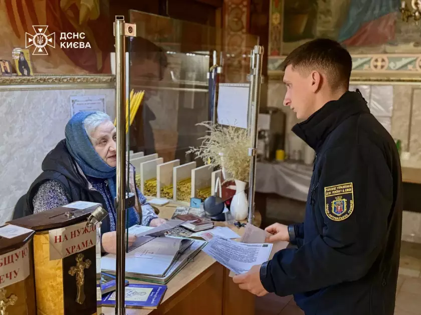 Перед Великоднем рятувальники перевіряють храми Києва на пожежну безпеку - 4