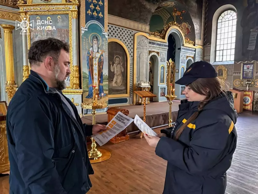 Перед Великоднем рятувальники перевіряють храми Києва на пожежну безпеку - 1