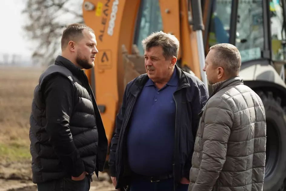 Київщина відновлює понад 6 тисяч км доріг: рекордне фінансування та ремонт мостів - 1