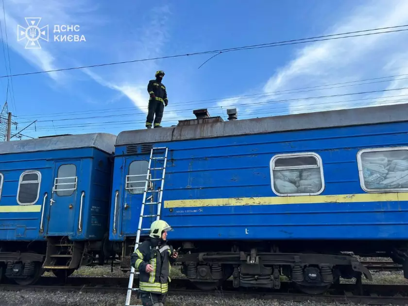 Смертельна розвага на даху електрички: у Києві загинув підліток, ще двоє — в лікарні - 3