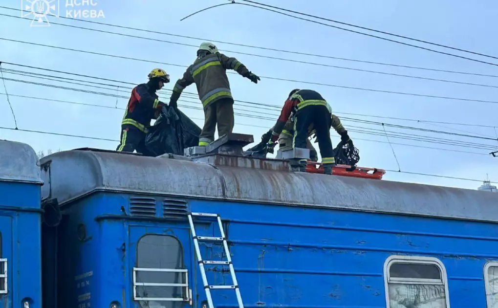 Смертельна розвага на даху електрички: у Києві загинув підліток, ще двоє — в лікарні - 2