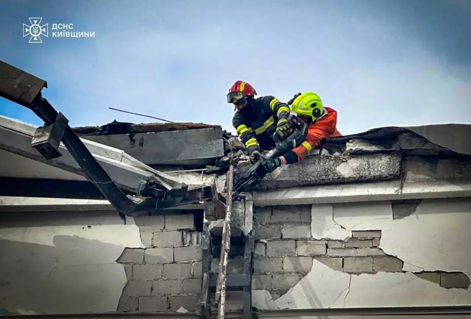 Ризик на висоті: верхолази Київщини ліквідовують наслідки атак ворога - 6
