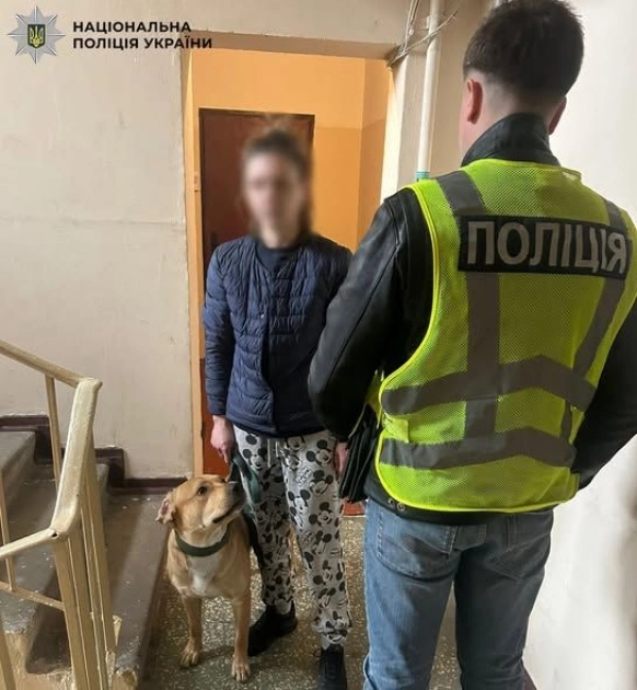 3400 гривень за удари повідцем: у Києві патрульні розшукали жінку, яка жорстоко „виховувала“ лабрадора на Оболонській набережній - 1