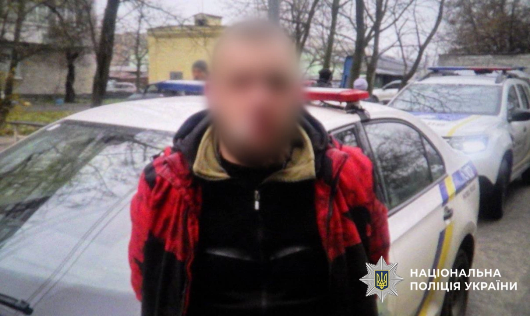 У Києві чоловік із іграшковим пістолетом скоїв розбій: суд виніс вирок - 1
