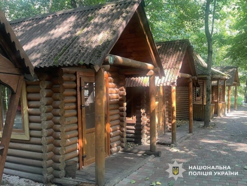 Будинки в заказнику: у Києві викрили підприємця, який забудував заповідну територію - 1