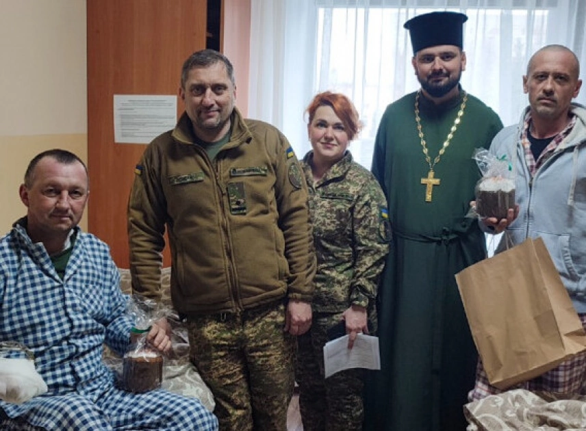 Гвардійці 27 полку перед Великоднем відвідали поранених побратимів: як підтримують військових - 5