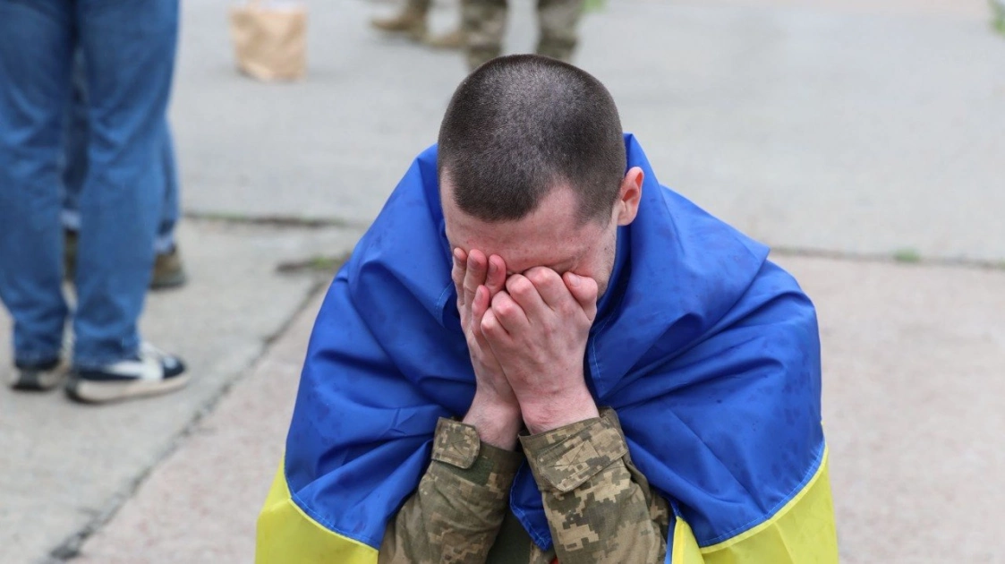 Київ дочекався: з полону повертаються українські захисники - 1