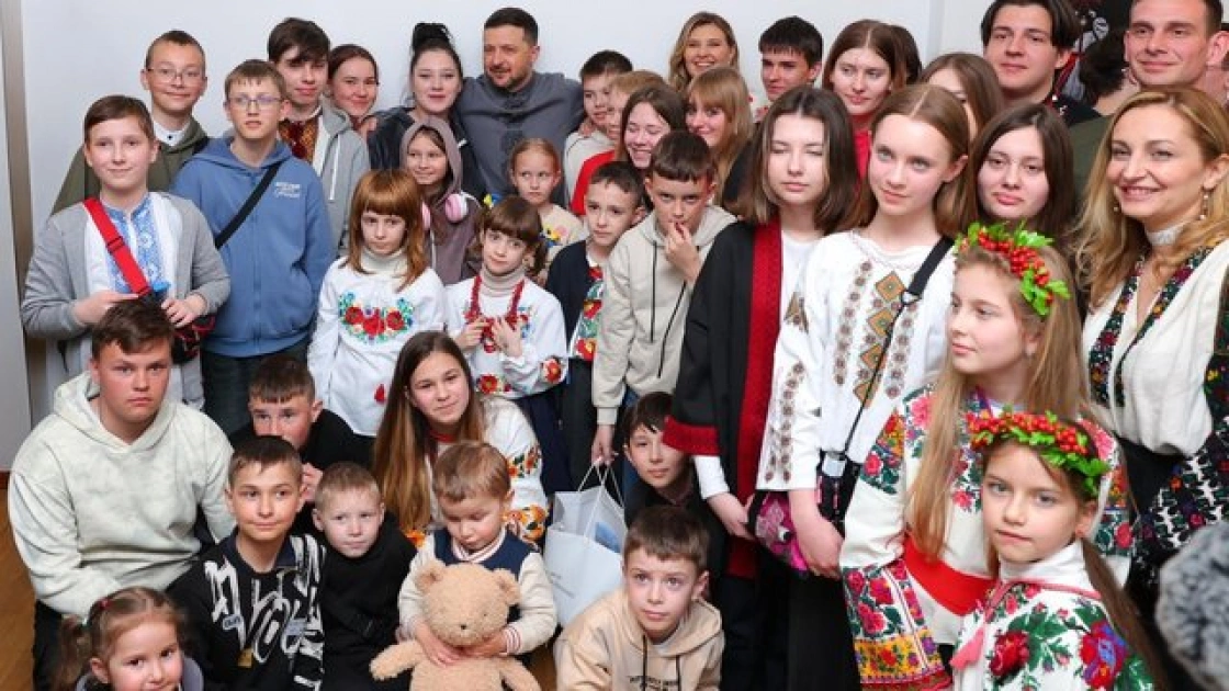 Великдень у Софії Київській як діти загиблих військових зустріли свято разом із Президентом - 3
