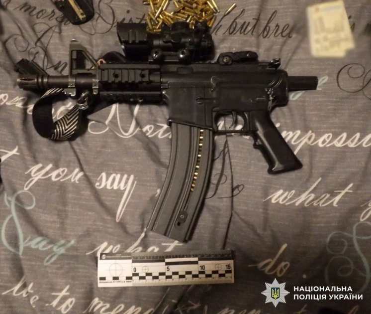 У Києві затримали чоловіка з автоматом у дворі ЖК - що відомо - 1