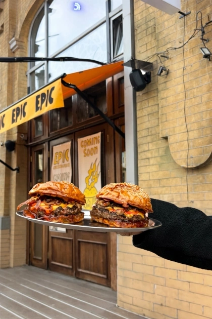 Сирні ванни на Бессарабці: легендарний львівський Epic Cheeseburger відкривається у Києві - 1
