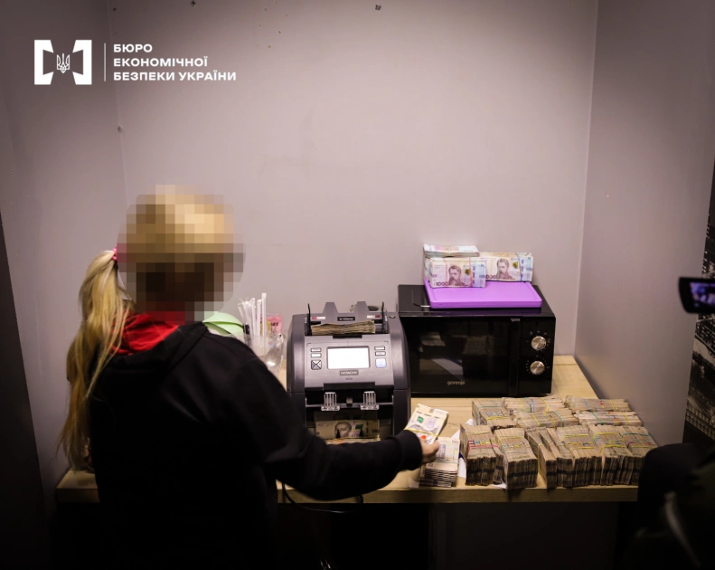 Тіньова схема на 18 млрд грн: у Києві та області викрили масштабний конвертаційний центр - 3