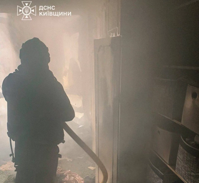 На Бучанщині з палаючої квартири врятували 11-річного хлопчика, який ховався у задимленій ванній - 2