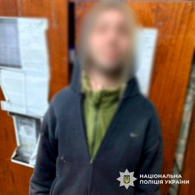 Паніка в супермаркеті Києва: чоловік у формі зайшов із «рушницею» - 1