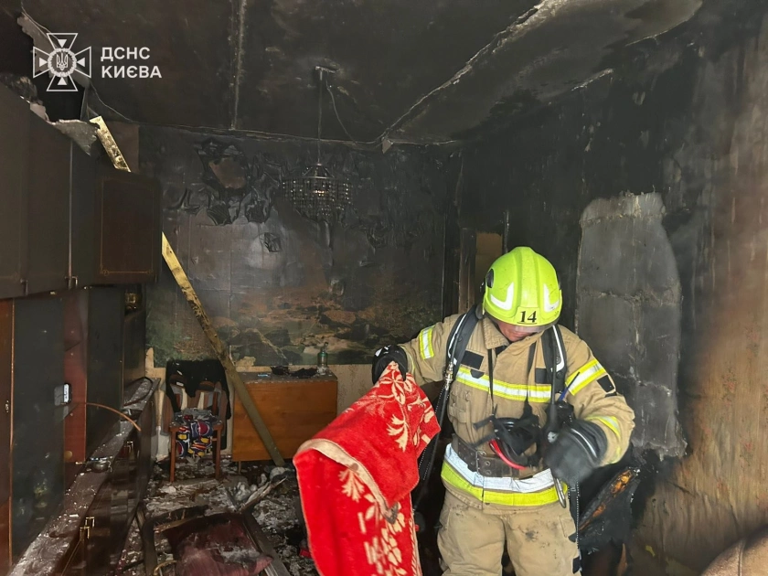 Пожежа в Києві на світанку: одна жінка загинула, ще одну вдалося врятувати - 1