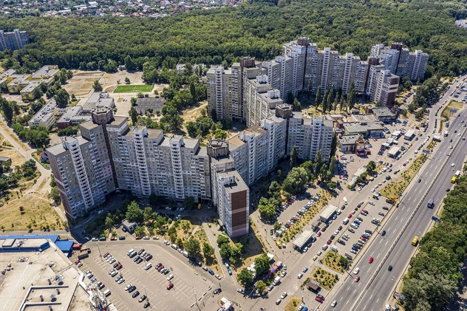 Гіганти столиці: де шукати 3 найдовші будинки Києва, які видно навіть з космосу - 1