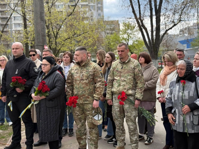У Києві вшанували загиблих медиків: на Алеї Героїв з’явилися нові імена - 3