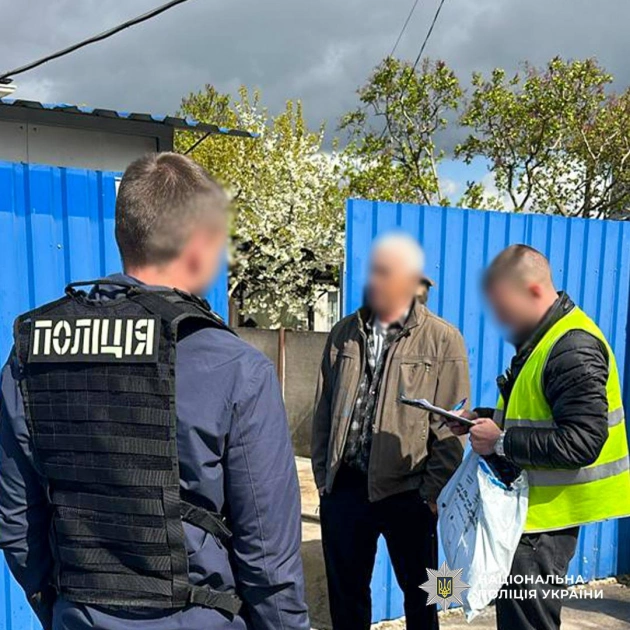 Схема виїзду за кордон за гроші: у Києві викрили організатора нелегального переправлення - 1