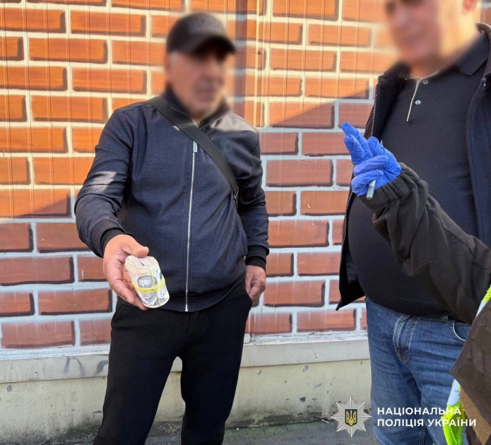 «Попутний» грабіж у столиці: іноземець викрадав гроші у водіїв-експедиторів - 2