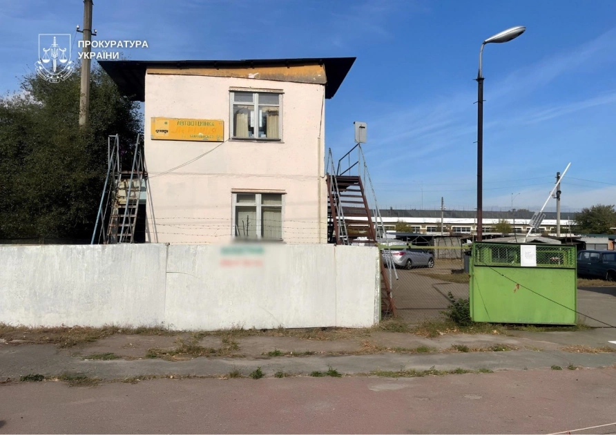 У Деснянському районі звільнять 3 га землі від незаконних автостоянок - 3
